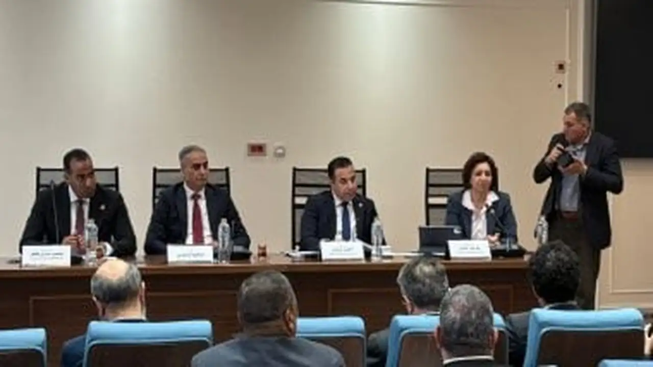 لجنة الاتصالات بالبرلمان تبدأ مناقشة ملف توطين صناعة الهاتف المحمول في مصر